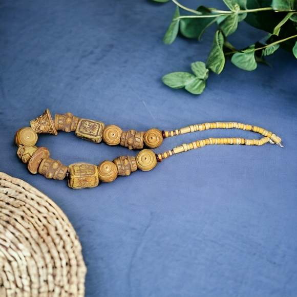 Hand-made large wooden and plastic beads necklace - Picture 5 of 5